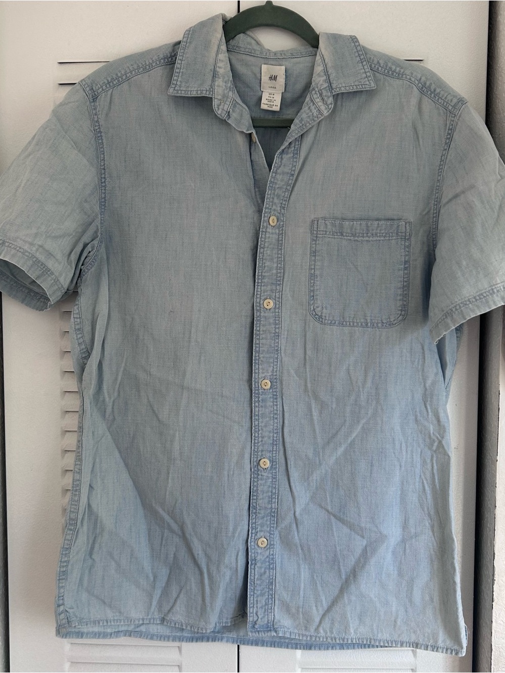 H&M Light Blue Denim Short-Sleeve Button-Down Shirt